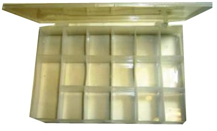 Caja plástica repuestera con 17 divisiones