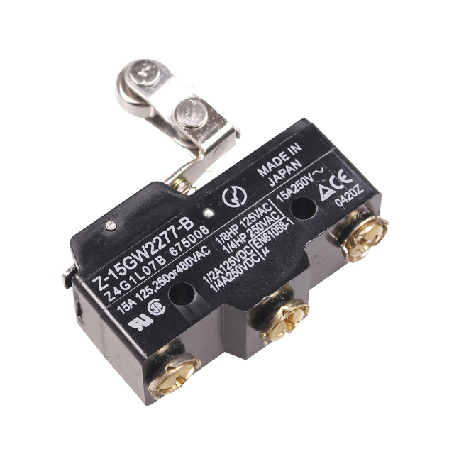 Pulsador 3 pines con rodillo en bisagra - 15A